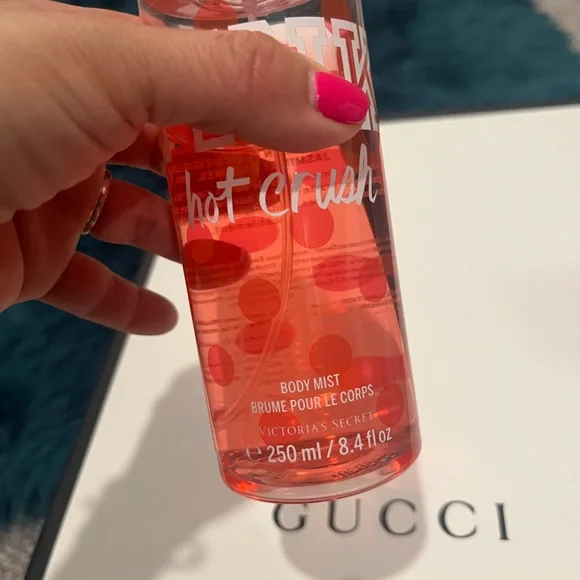 Hot crush! VS/pink, body mist, totally crash, worthy jasmine & warm caramel! 🔥
